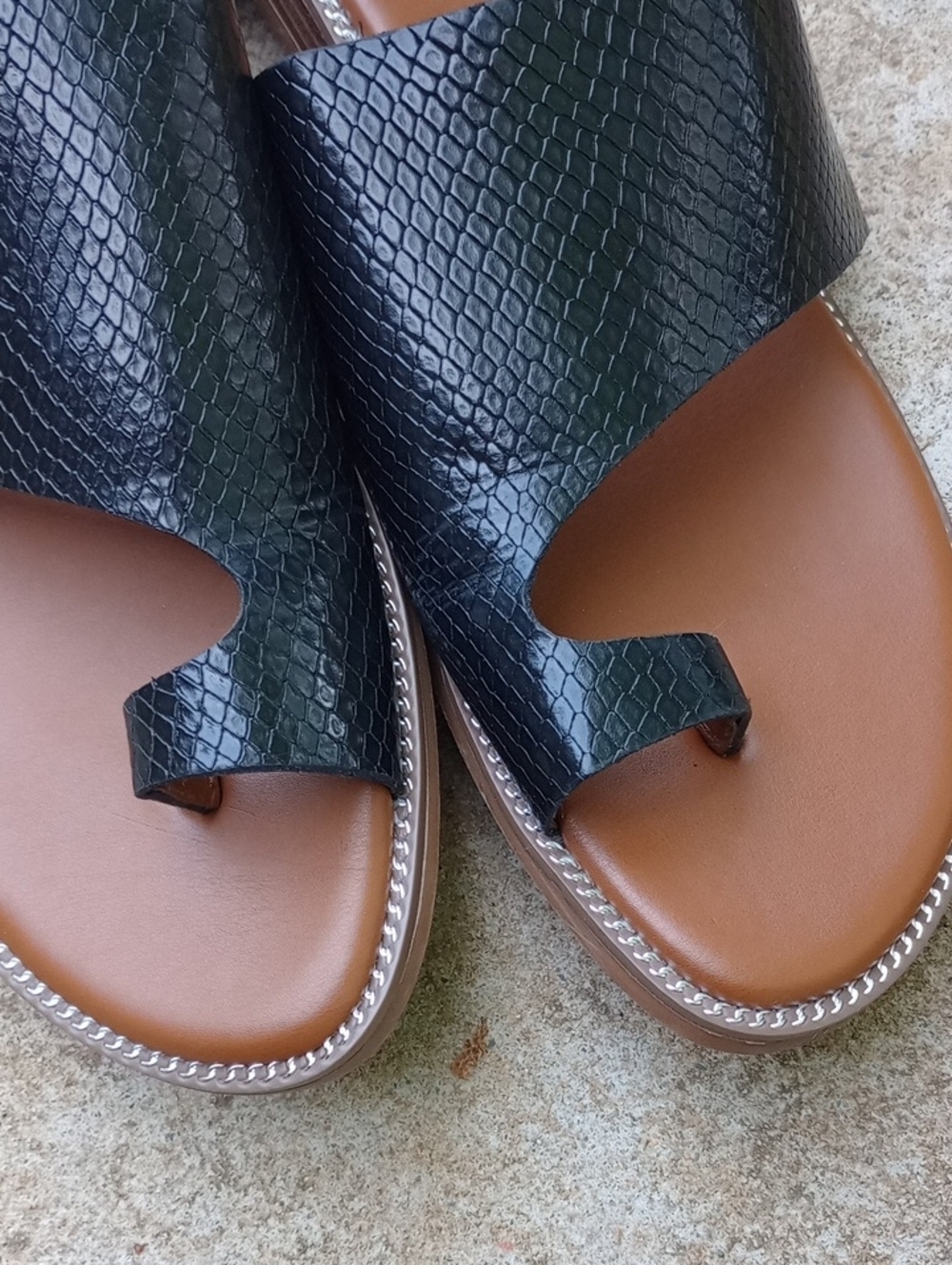 Franco Sarto Black Textured Toe-Loop Slide Sandals with Brown Footbed - Picture 4 of 8